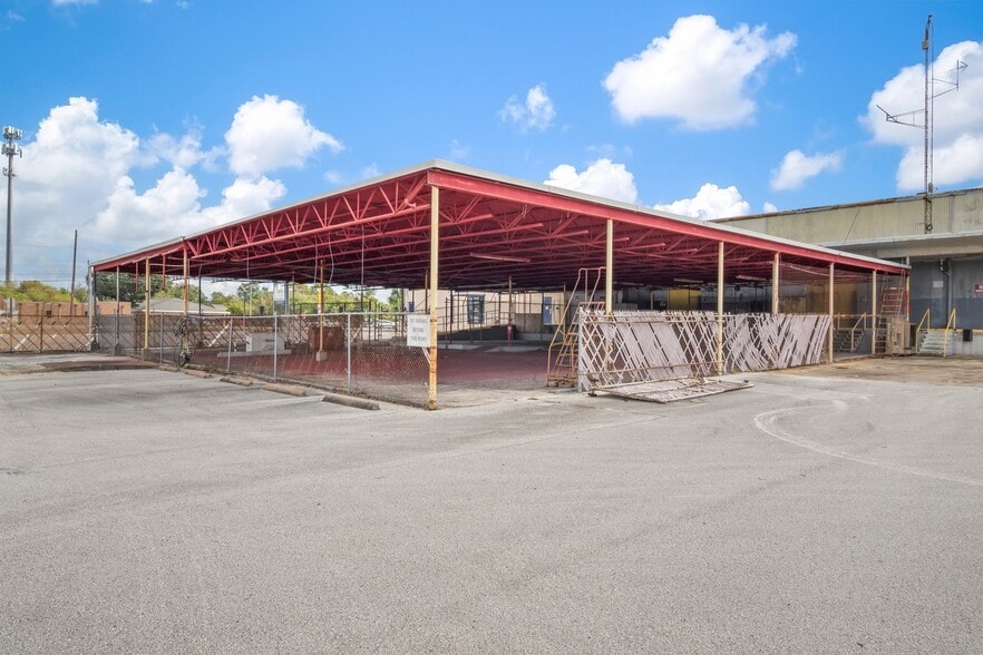 More Photos Of 4600 Park St N, Saint Petersburg Warehouse For Sale