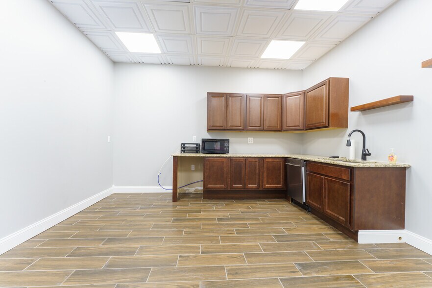 More Photos Of 315 W North St, Brighton Medical For Lease