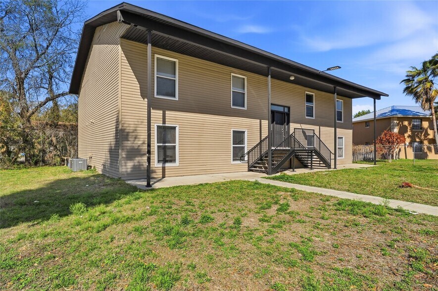 More Photos Of 2300 W Cannon Ter NW, Winter Haven Apartments For Sale