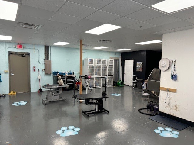 More Photos Of 1803-1809 Philo Rd, Urbana Supermarket For Sale