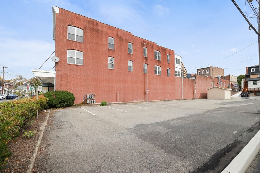 More Photos Of 100-106 S Courtland St, East Stroudsburg Apartments For Lease