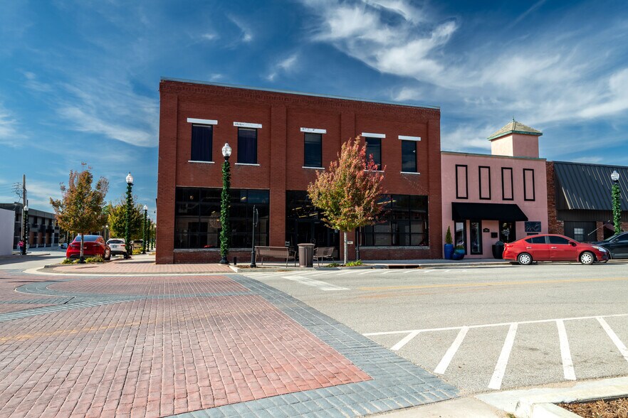 More Photos Of 200 N Armstrong St, Bixby Storefront For Lease