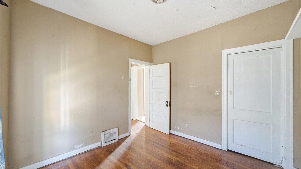 More Photos Of 4418 Monroe Ave, Kansas City Multifamily For Sale