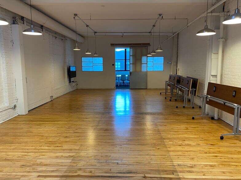 More Photos Of 2035-2043 W Wabansia Ave, Chicago Loft Creative Space For Lease