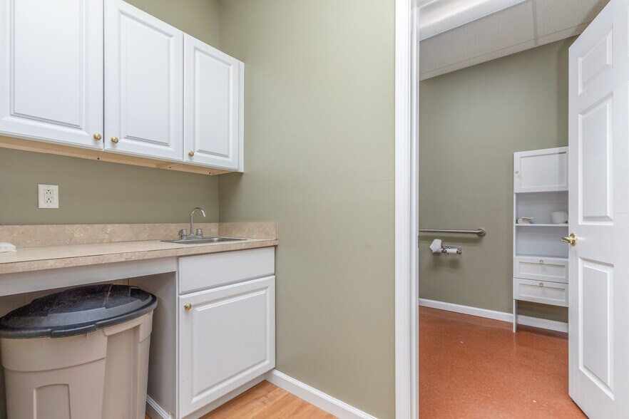 More Photos Of 4171 Crescent Dr, Saint Louis Loft Creative Space For Lease