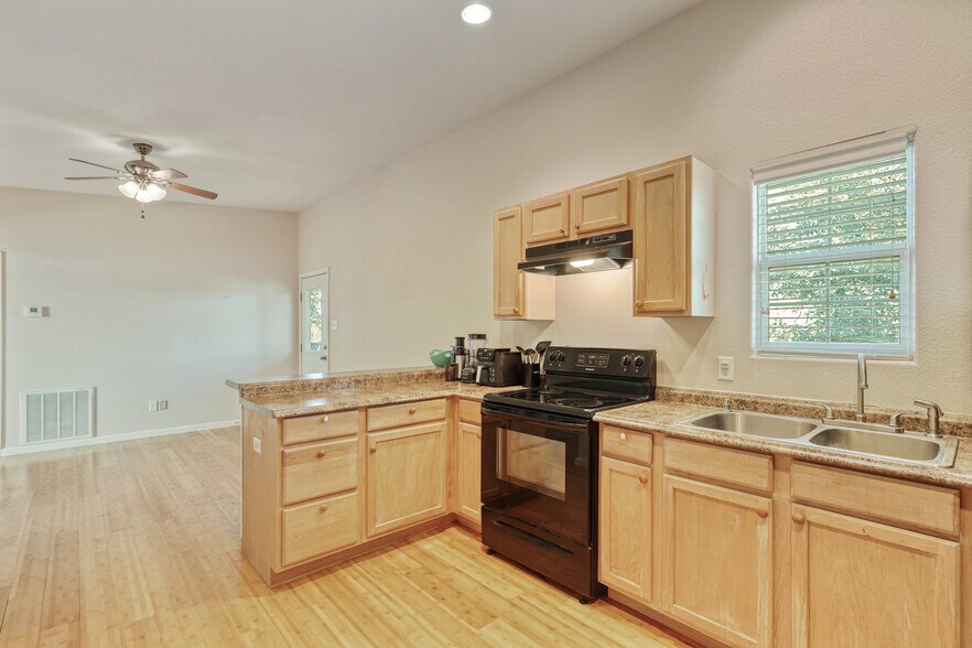 More Photos Of 1105 N 13th St, Alpine Apartments For Sale