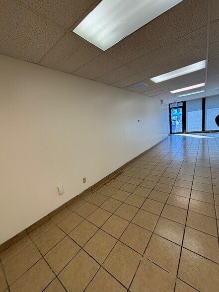 More Photos Of 1601-1613 Portage St, Kalamazoo Storefront Retail Office For Lease