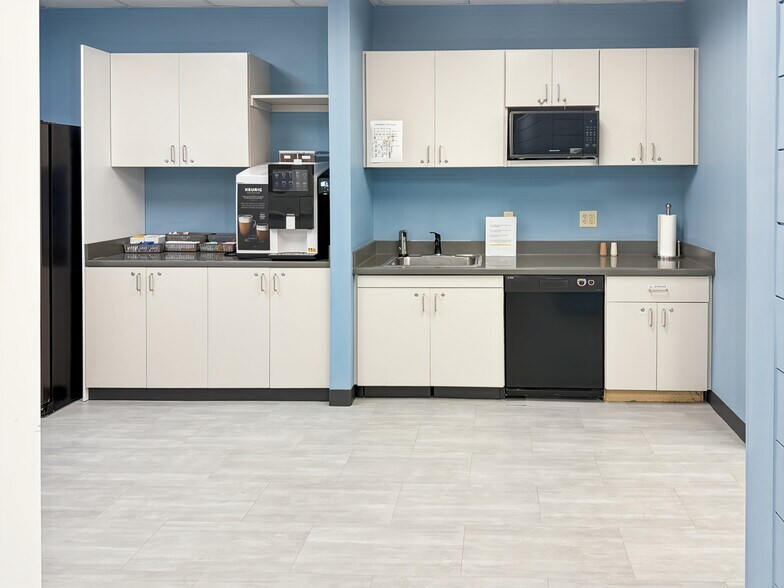 More Photos Of 10901 W 84th Ter, Lenexa Coworking Space