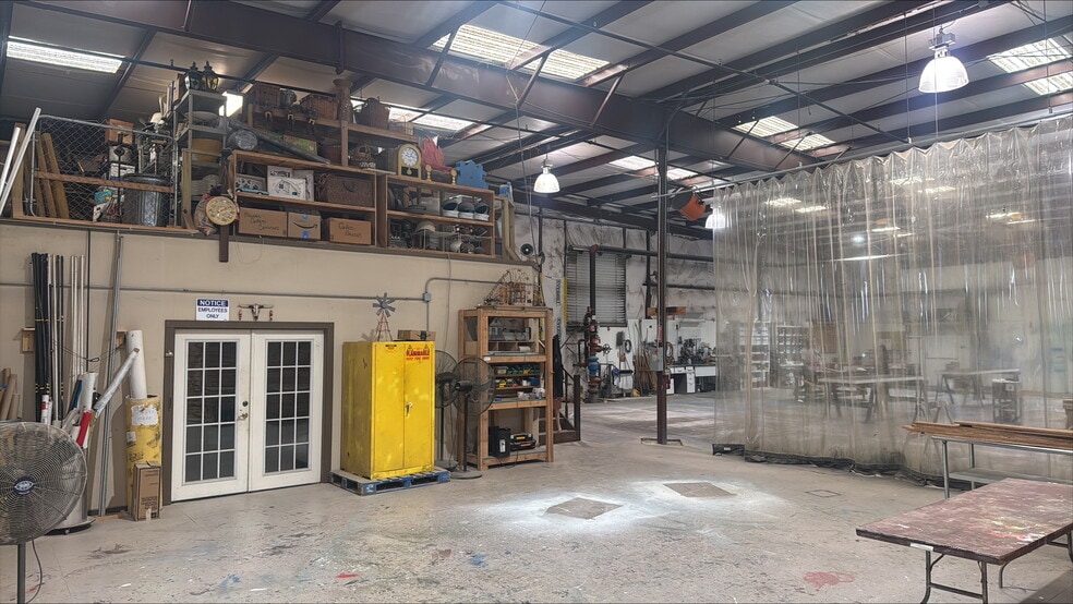 More Photos Of 10606 Bluff Bend Dr, Austin Warehouse For Sale