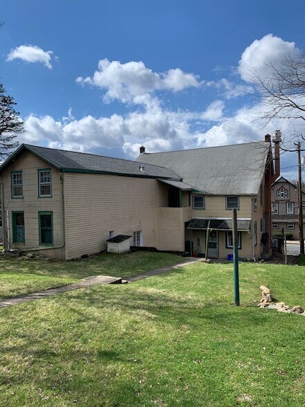 More Photos Of 735 Front St, Catasauqua General Retail For Sale