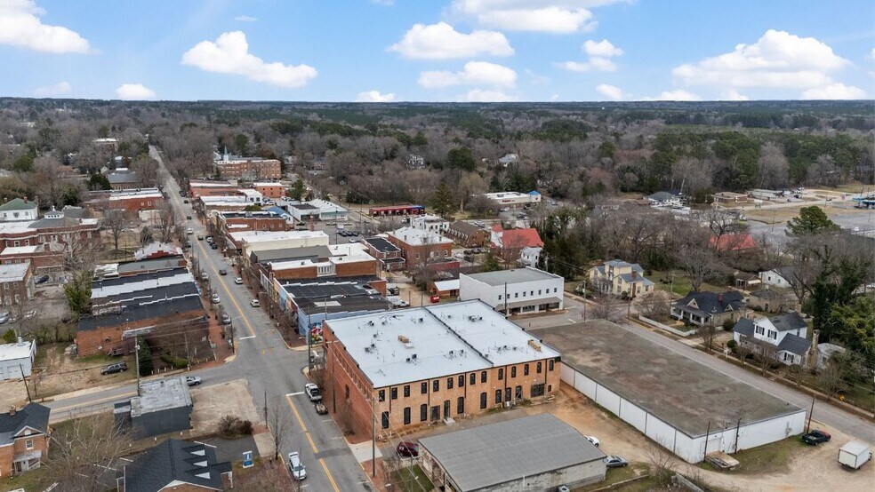More Photos Of 101-103 E Franklin St, Warrenton Research And Development For Lease