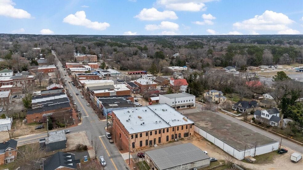 More Photos Of 101-103 E Franklin St, Warrenton Research And Development For Lease