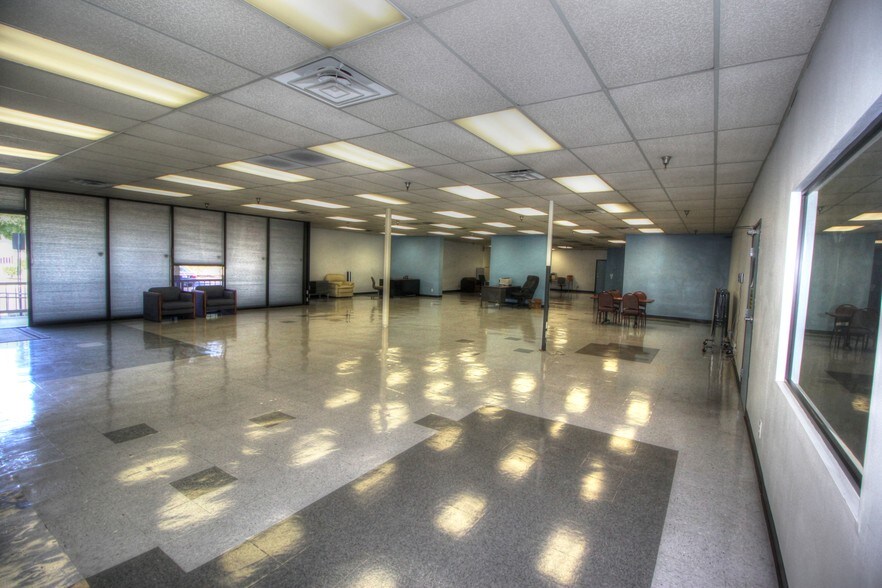 More Photos Of 601 S Dupont Ave, Ontario Warehouse For Sale