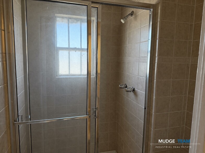 More Photos Of 25051 5th St, San Bernardino Service For Sale