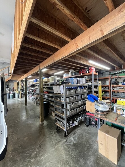More Photos Of 17111 Munn Rd, Chagrin Falls Light Manufacturing For Sale