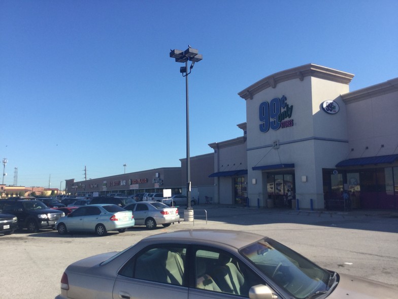 Primary Photo Of 4978-4996 Highway 6 N, Houston General Retail For Lease