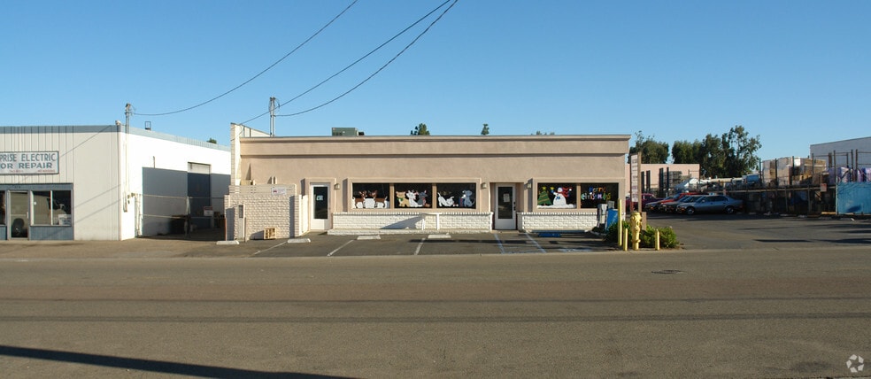 More Photos Of 662-672 Enterprise St, Escondido Warehouse For Lease