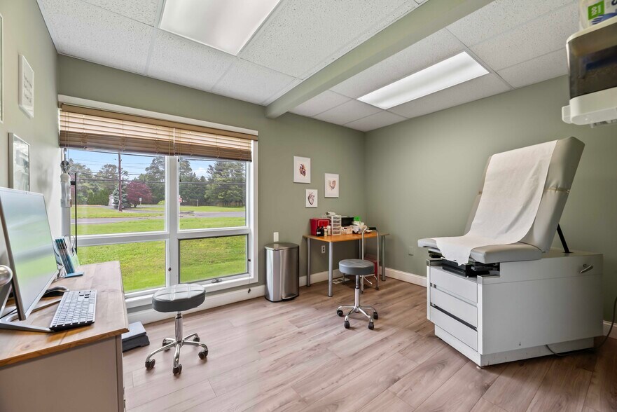 More Photos Of 1594-1600 US Highway 130, North Brunswick Medical For Sale