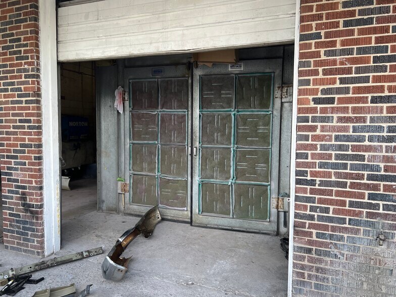 More Photos Of 4835 Covington Hwy, Decatur Auto Repair For Sale