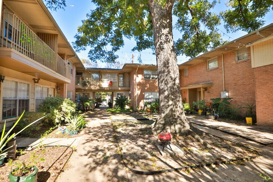 More Photos Of 1820 Binz St, Houston Apartments For Sale