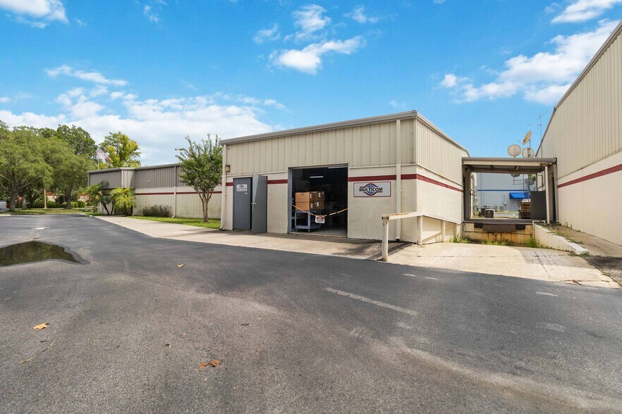 More Photos Of 1076 Florida Central Pky, Longwood Warehouse For Lease