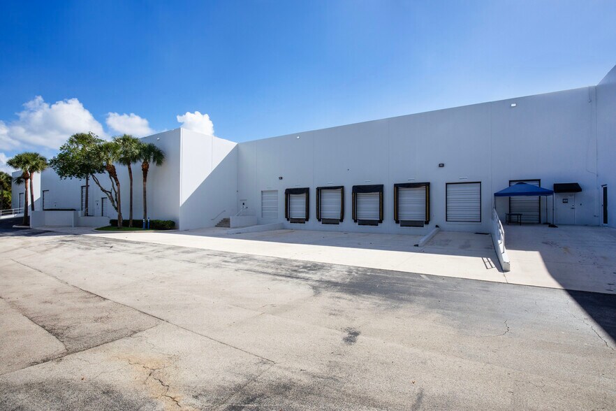 Primary Photo Of 6500 Park of Commerce Blvd, Boca Raton Light Distribution For Lease