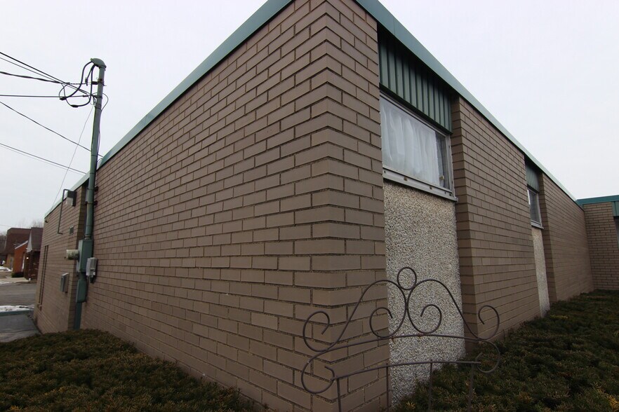 More Photos Of 2900 Belmont Ave, Youngstown Office For Sale