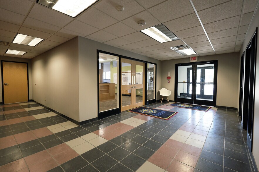More Photos Of 1727 S Park St, Kalamazoo Medical For Sale