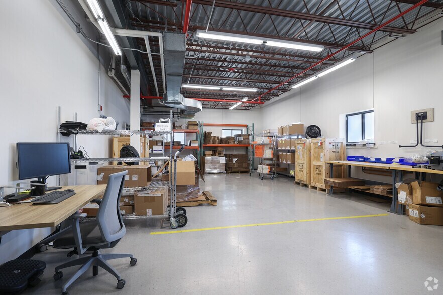 More Photos Of 34 Commerce Way, Woburn Research And Development For Lease