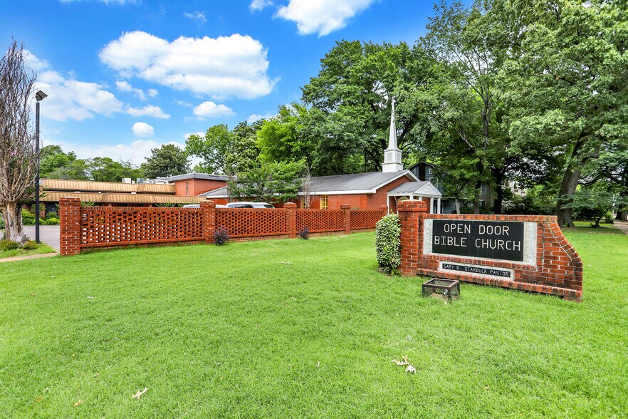 More Photos Of 1792 N Parkway, Memphis Religious Facility For Sale