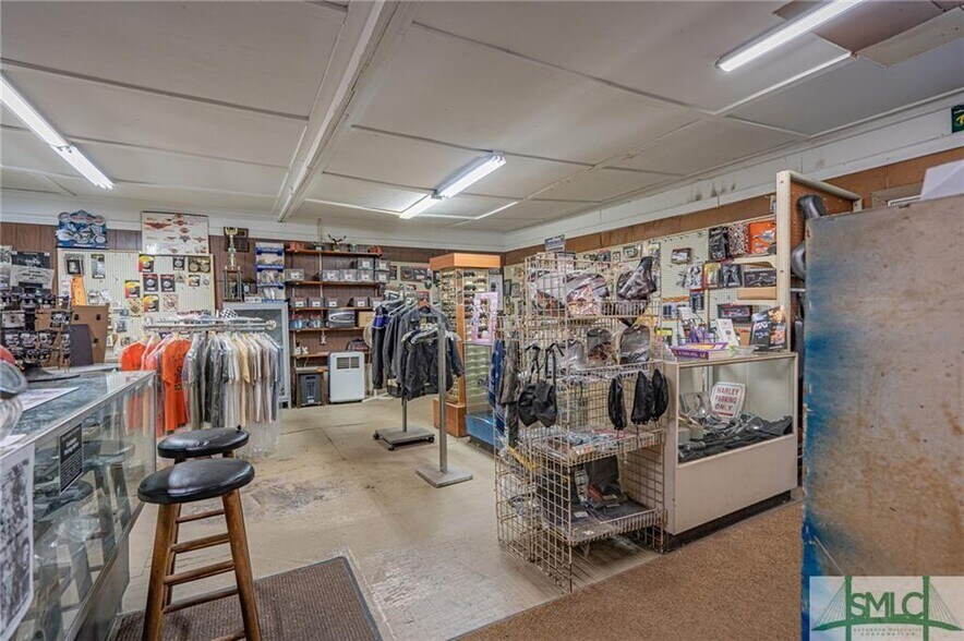 More Photos Of 895 W Highway 80, Eden General Retail For Sale