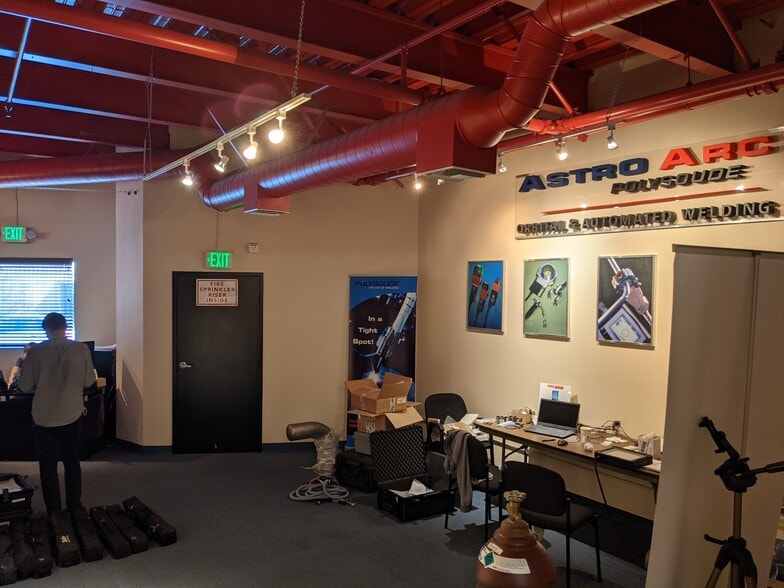 More Photos Of 435-437 N Varney St, Burbank Warehouse For Lease
