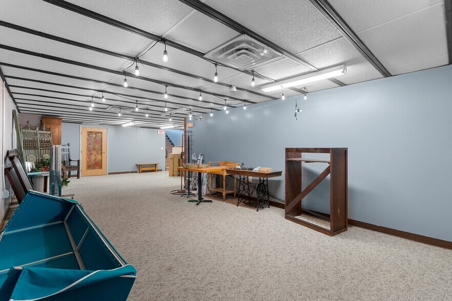 More Photos Of 1604 Washington St, Two Rivers Storefront For Sale