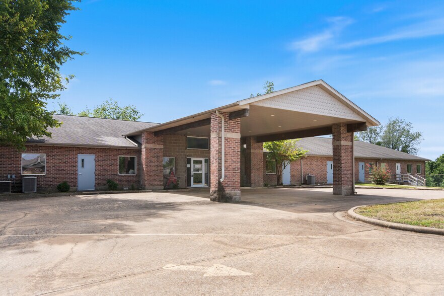 Primary Photo Of 185 Rebecca St, Gentry Office For Lease