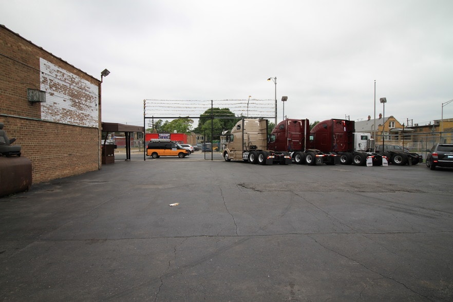 More Photos Of 1233 S Cicero Ave, Cicero Auto Repair For Sale