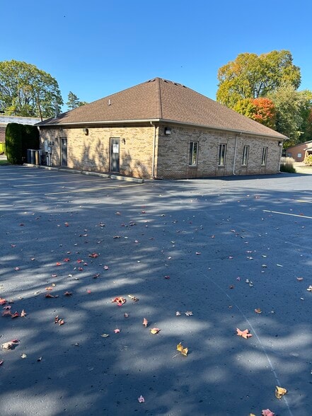 More Photos Of 175 Cass Ave, Mount Clemens Office For Sale