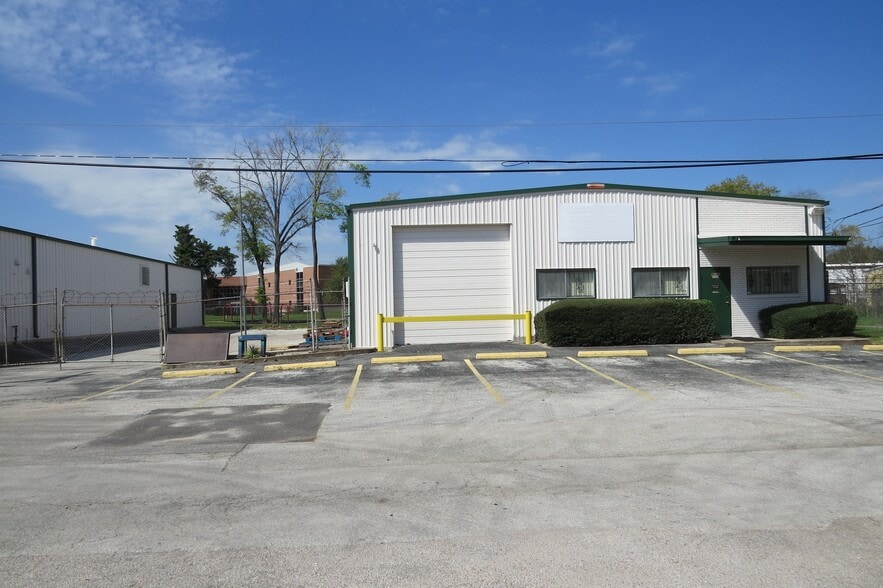 Primary Photo Of 9046 Long Point Rd, Houston Warehouse For Lease