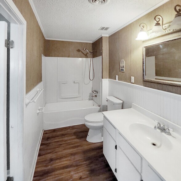 More Photos Of 1201 Crescent St, Summerton Apartments For Sale