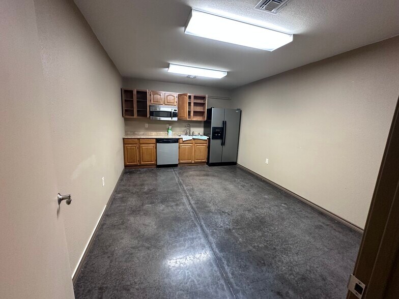 More Photos Of 2 Hill View Ln, Boerne Warehouse For Lease