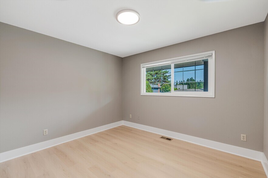 More Photos Of 2706 SE Spruce St, Hillsboro Healthcare For Sale