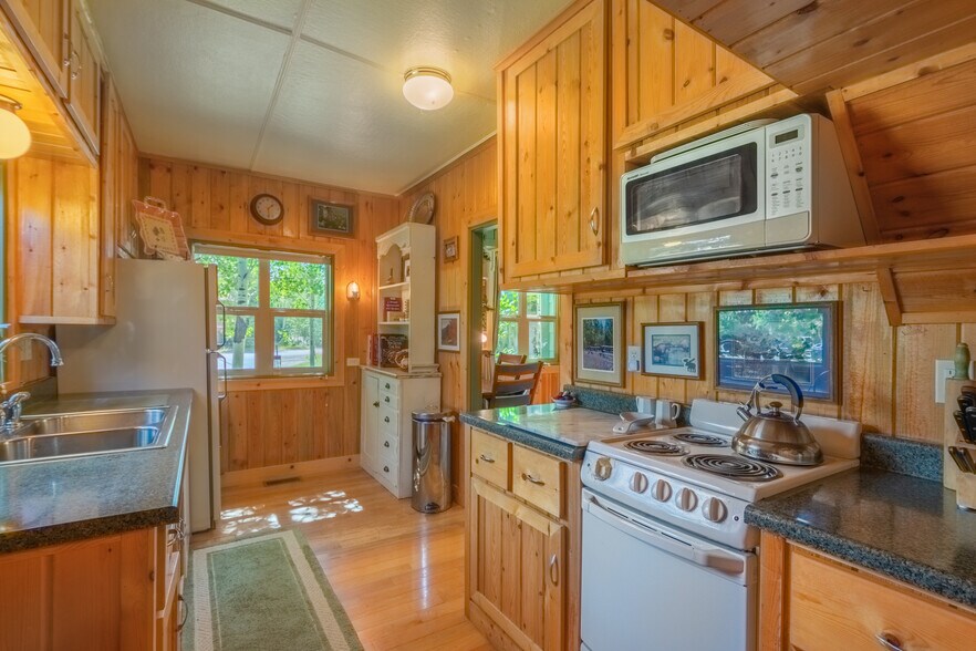 More Photos Of 717 Lake Ave, Grand Lake Specialty For Sale