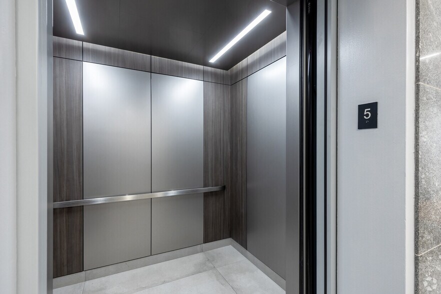 More Photos Of 1 Bridge Plz N, Fort Lee Office For Lease