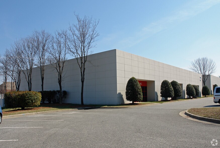 More Photos Of 2606 Phoenix Dr, Greensboro Unknown For Lease