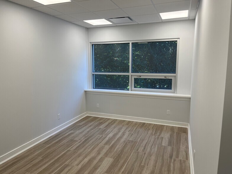 More Photos Of 525 Northern Blvd, Great Neck Medical For Lease