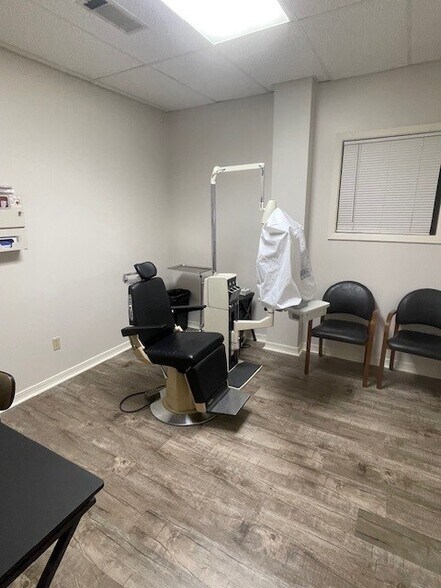 More Photos Of 1911 Mission 66, Vicksburg Medical For Lease