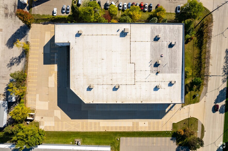 More Photos Of 2455 Featherstone Rd, Auburn Hills Warehouse For Lease