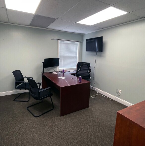 More Photos Of 2015 Hamburg St, Schenectady Flex For Sale