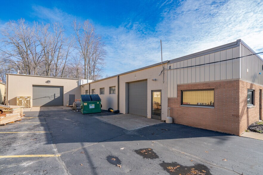 More Photos Of 1878 Fruit St, Clay Township Manufacturing For Sale