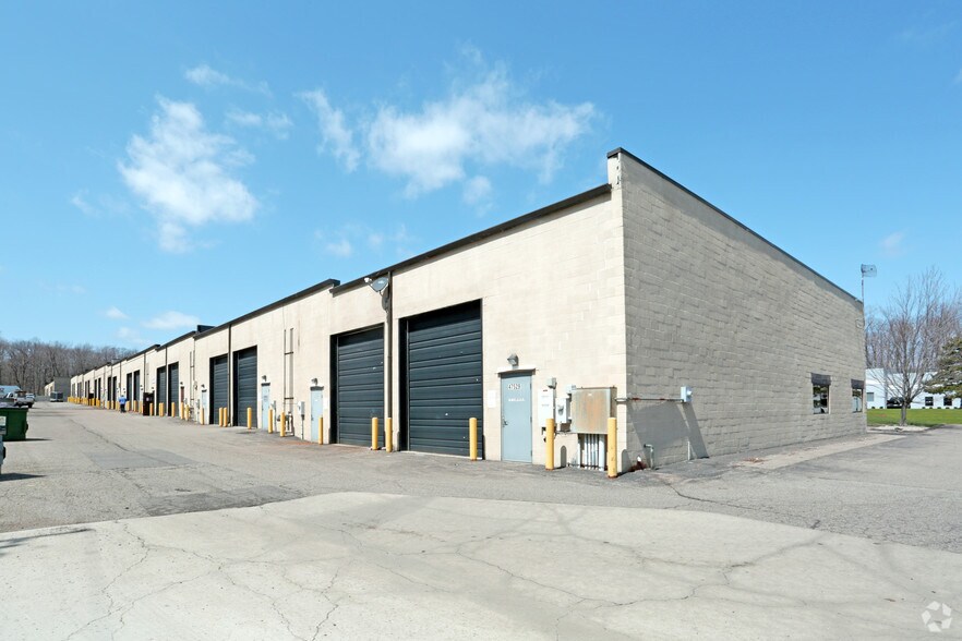 More Photos Of 47529-47669 Avante Dr, Wixom Warehouse For Lease
