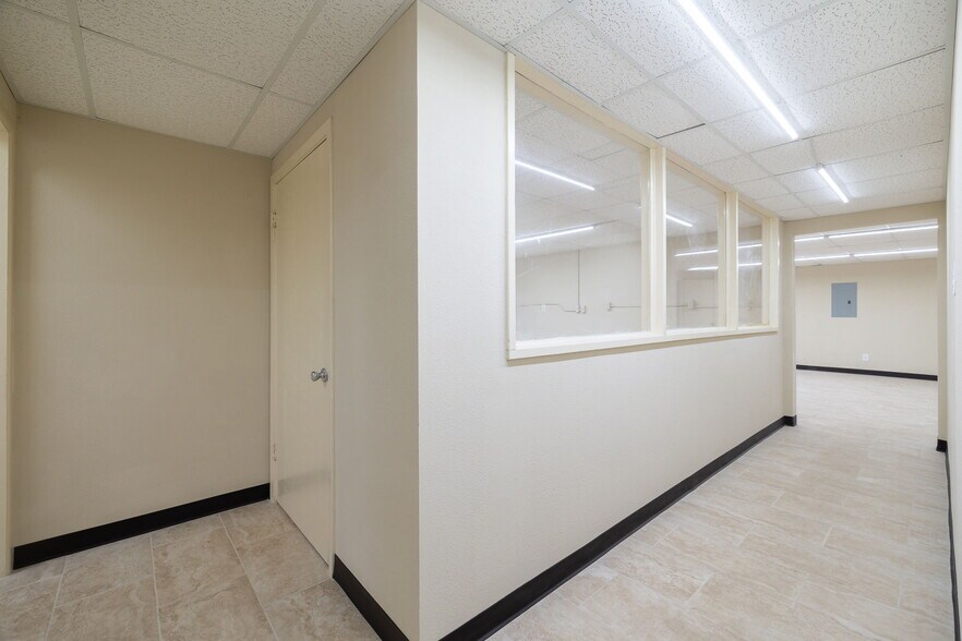 More Photos Of 2930 E Houston St, San Antonio Industrial For Sale